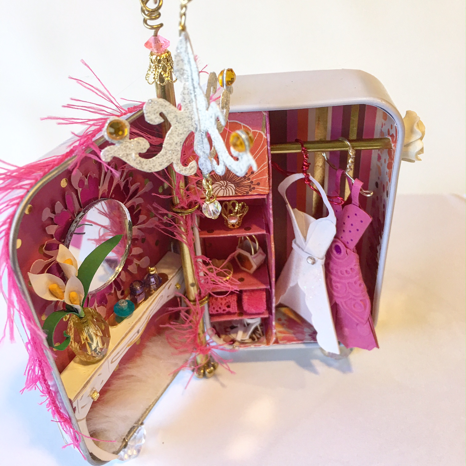 Princess Wardrobe, Altoids tin